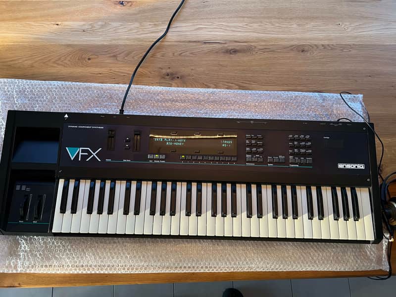 Ensoniq VFX Synthesizer with two Sound ROM Cartridge image 1