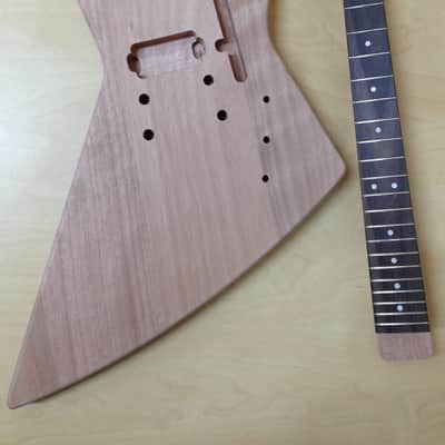 E1958 Explorer Style Electric Guitar DIY Kit,Complete No-Soldering,Mahogany Body image 5