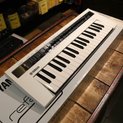 Yamaha Reface CS Mini Mobile Keyboard 2015 - Present - White image 3