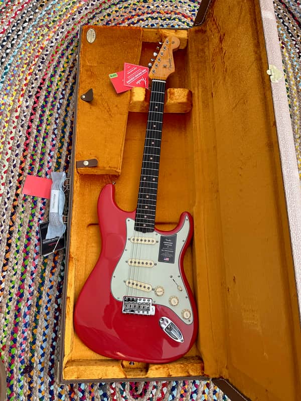 Fender American Vintage II '61 Stratocaster 2022 - Fiesta Red image 1