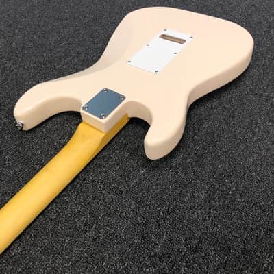 G&L Tribute Series Legacy - White Gloss with Maple Fretboard image 16
