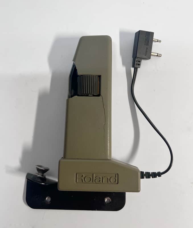 Roland MGS-1 Modulation Grip for SH-101, crack on the body, working image 1