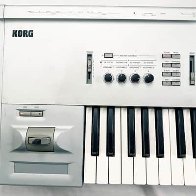 KORG Triton Classic 61 Synthesizer Workstation Made in JAPAN. Good Condition. Works Great !... image 2
