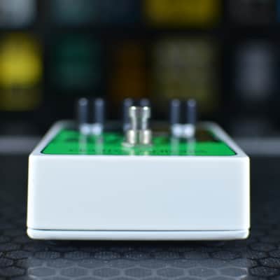 Electro-Harmonix Deluxe Electric Mistress XO Analog Flanger 2015 - 2023 - Black / Green image 2