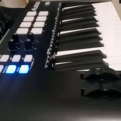 Teclado MIDI Alesis V25 MK II