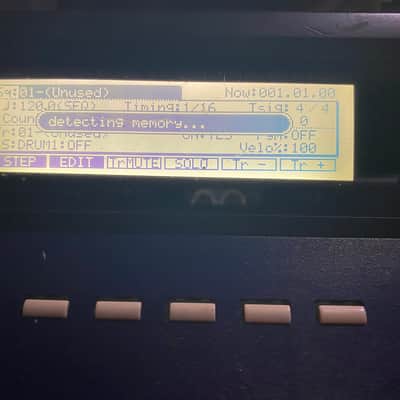 Akai MPC2000XL MCD MIDI Production Center image 5