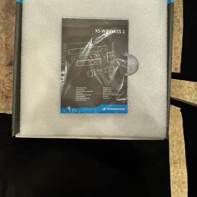 Sennheiser XSW 1-ME2-A Lavalier Mic Wireless System - A Band (548-572 MHz) 2010s - Black image 2