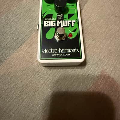 Electro-Harmonix Nano Bass Big Muff Pi Distortion / Sustainer 2014 - Present - Green / Black image 2