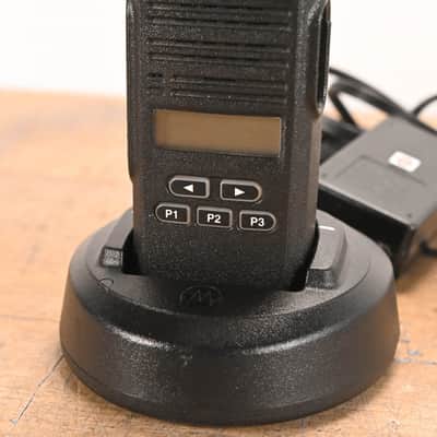 Motorola CP185 Portable Two-Way Radio with PMLN5228A Charger CG01WGF image 3