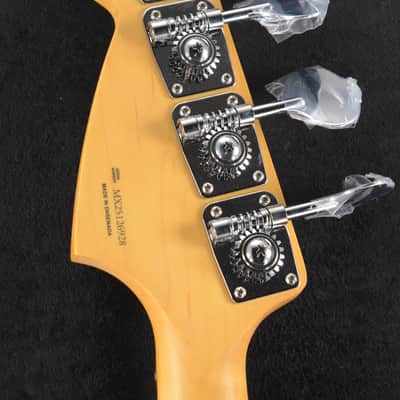 Fender Player II Mustang Bass PJ Hialeah Yellow Rosewood Fingerboard image 6