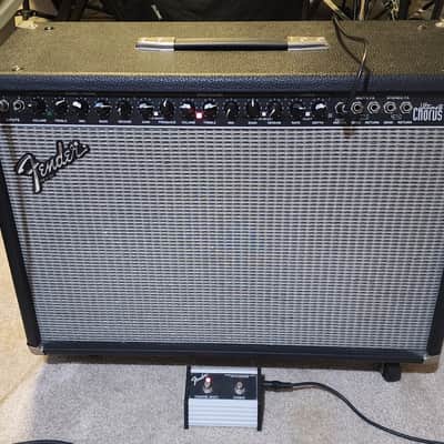 Fender Ultimate Chorus DSP 2-Channel 2 x 65-Watt 2x12" Stereo Solid State Guitar Combo with Onboard Effects 1995 - 2000 - Black - USA image 9