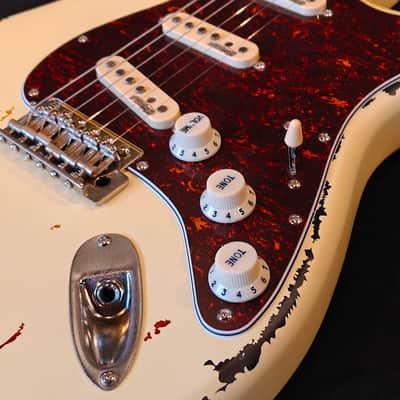 Vintage V6MR Icon - Aged Vintage White Over Sunburst image 9