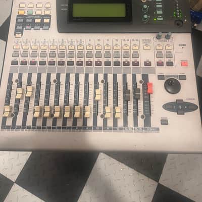 Yamaha O1V late 90's - silver (for parts, non-functioning) image 1