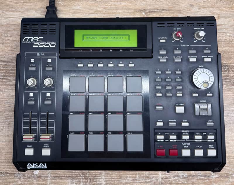 Akai MPC 2500 | JJOS Full | 128MB RAM | Internal HDD | Extras Bild 1
