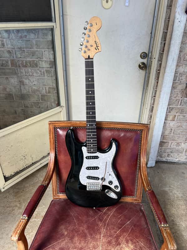 Squier affinity Stratocaster Jet black image 1