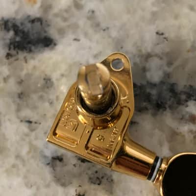 Gotoh Locking Bass Side Tuner - Gold image 3