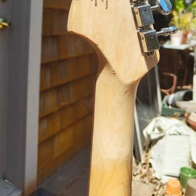 Squier Paranormal Toronado 2021 - Present - 3-Color Sunburst image 5