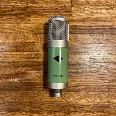Universal Audio Bock 187 Large Diaphragm Cardioid Condenser Microphone imagen 2