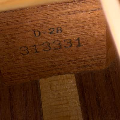Martin D-28 1973 - Natural - Restored image 11