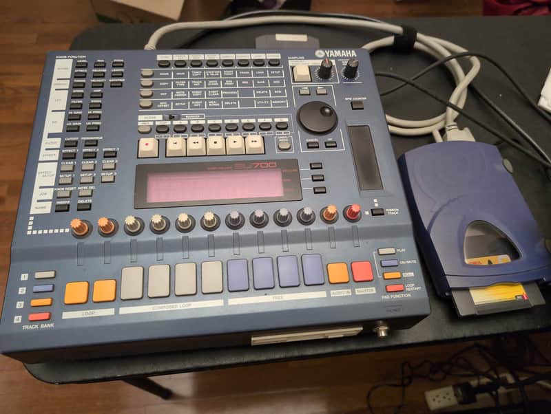 Yamaha SU700 Sampler Loop Sequencer