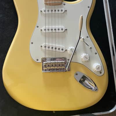 Fender Stratocaster ButtercreamYellow - SSS - Maple Neck + Fender ABS Molded Hard Case image 1