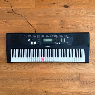 Yamaha EZ220 Lighted Key Portable Digital Piano 2012 - Present - Black image 2