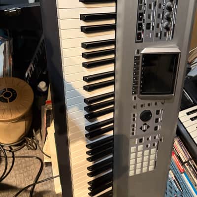 Roland Fantom-X8 88-Key Workstation Keyboard 2003 - 2004 - Silver