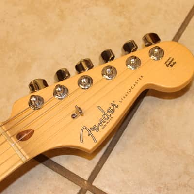 Fender Stratocaster 2006-2007 Cream Colored Made in USA Electric Guitar image 4