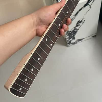 Round stainless steel 21 frets Maple guitar neck 25.5inch hole 8mm jazzmaster neck Rosewood fingerboard white binding Round End stainless steel 21frets image 5