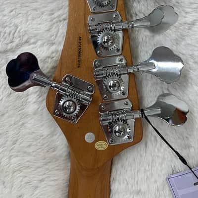 Tagima Model Predator 5 SB Bass - Fan Fret Offset bass in Tobaco Sunburst image 2