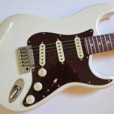 2022 Fender American Ultra Stratocaster Arctic Pearl Metallic w/OHSC & Tags NM/M image 3