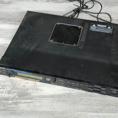 Roland JV-880 Multi Timbral Synthesizer Module