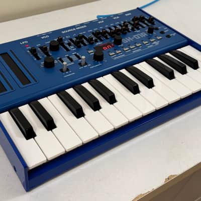 Roland SH-01A 2017 - BLUE w/KM25 keyboard + Decksaver image 12