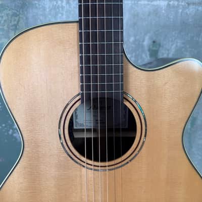 Alvarez Masterworks MF70ce Folk/OM Acoustic Electric Guitar with Cutaway - Natural image 4