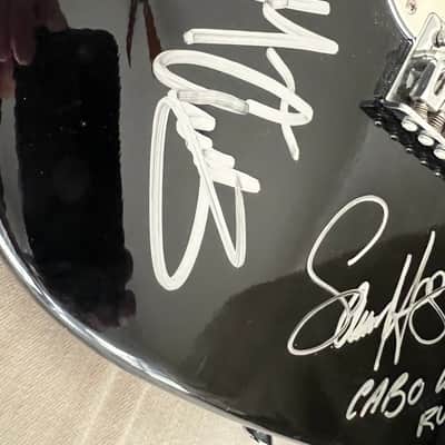 EVH Van Halen 2004 Guitar / Pass / Picks  - Signed by EVH and full band image 9