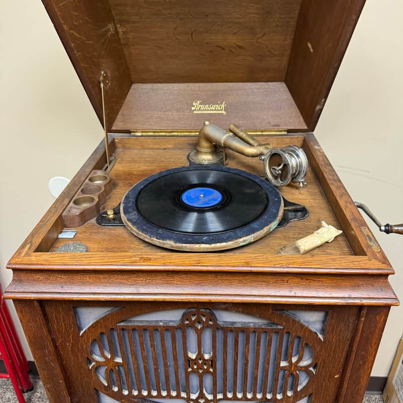 Brunswick 117 1920s Phonograph 78rpm Hand Cranked Record Player image 1