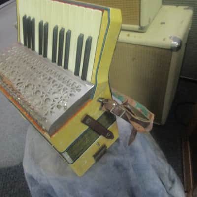 Nicolo Salanti Accordion 12 Bass 1930's RARE  Clean image 5