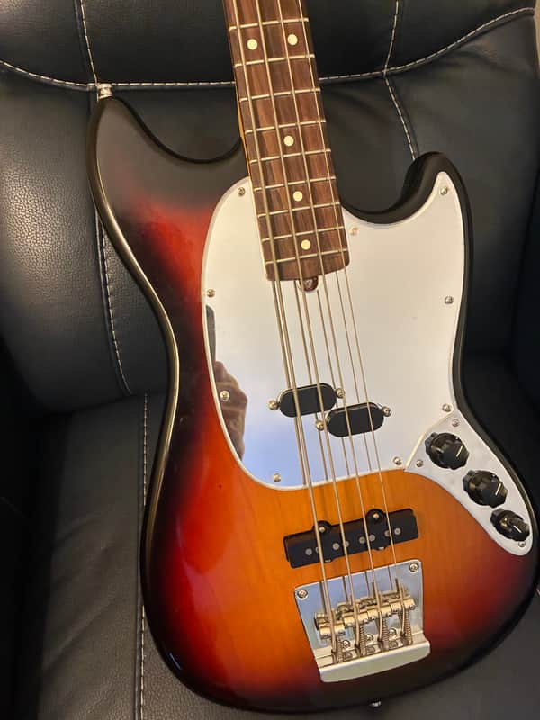 Fender American Performer Mustang Bass with Rosewood Fretboard