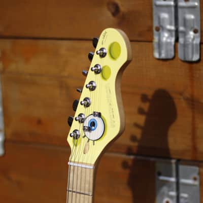SpongeBob Electric Guitar Outfit image 9