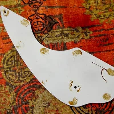 FENDER 1968 KINGMAN LEFT HANDED GOLD PICKGUARD image 8