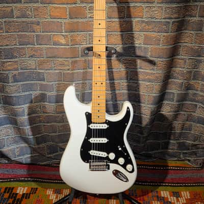 Fender 2019 Player Stratocaster Maple Fretboard Polar White image 1