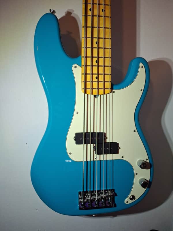 Fender American Professional II Precision Bass V with Maple Fretboard
