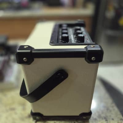 Roland Micro Cube GX 2-Channel 3-Watt 1x5" Guitar Combo 2014 - Present - White image 2