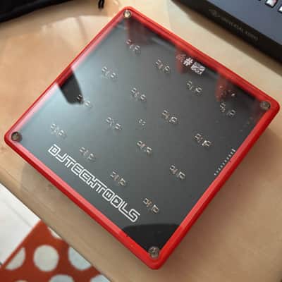 DJ Tech Tools Midi Fighter 2000’s - Red, White, Black Bild 3