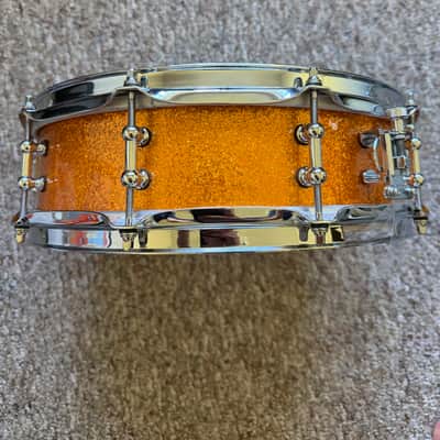 Ludwig 4x14 Classic Maple Piccolo Gold Sparkle Snare Drum image 3