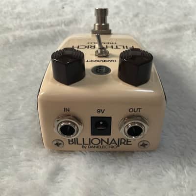 Danelectro Billionaire Filthy Rich Tremolo 2010s - Cream/Black guitar effects pedal image 3
