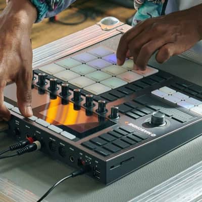 Native Instruments Maschine+ Standalone Production and Performance Instrument (FIREWORKS26) image 3