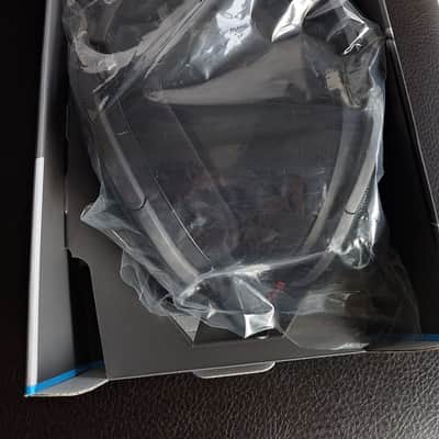 Sennheiser HD 600 Professional Headphones NEW!! (Open box) image 4