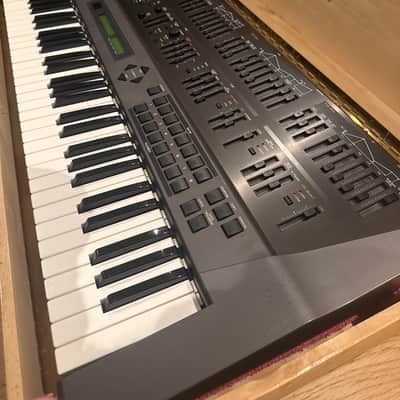 Roland JD-800 61-Key Programmable Synthesizer 1991 - 1995 - Carbon image 3