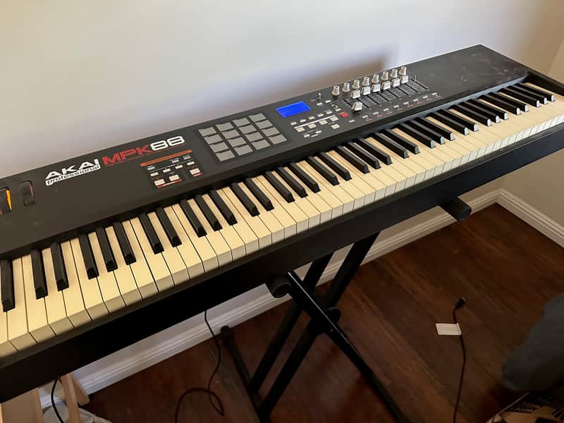 Akai MPK88 2010s - Black image 1